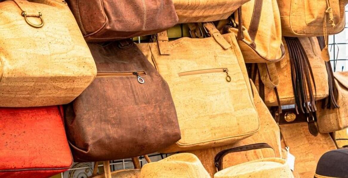 Różnorodność rozmiarów i wzorów papierowych toreb – jak wybrać odpowiednie dla swojej firmy?