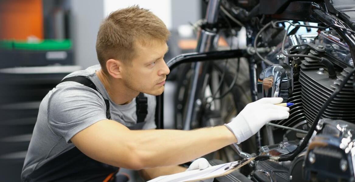 Jakie technologiczne innowacje oferują współczesne podnośniki do motocykli?