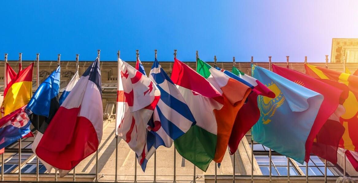 Jakie korzyści oferują flagowe maszty z funkcją Banner-bar?