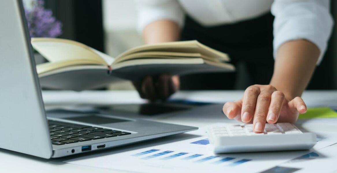 Jak kompleksowa obsługa księgowa wspiera rozwój przedsiębiorstwa?