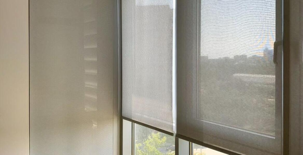 Zalety wewnętrznych rolet w kontekście ochrony prywatności