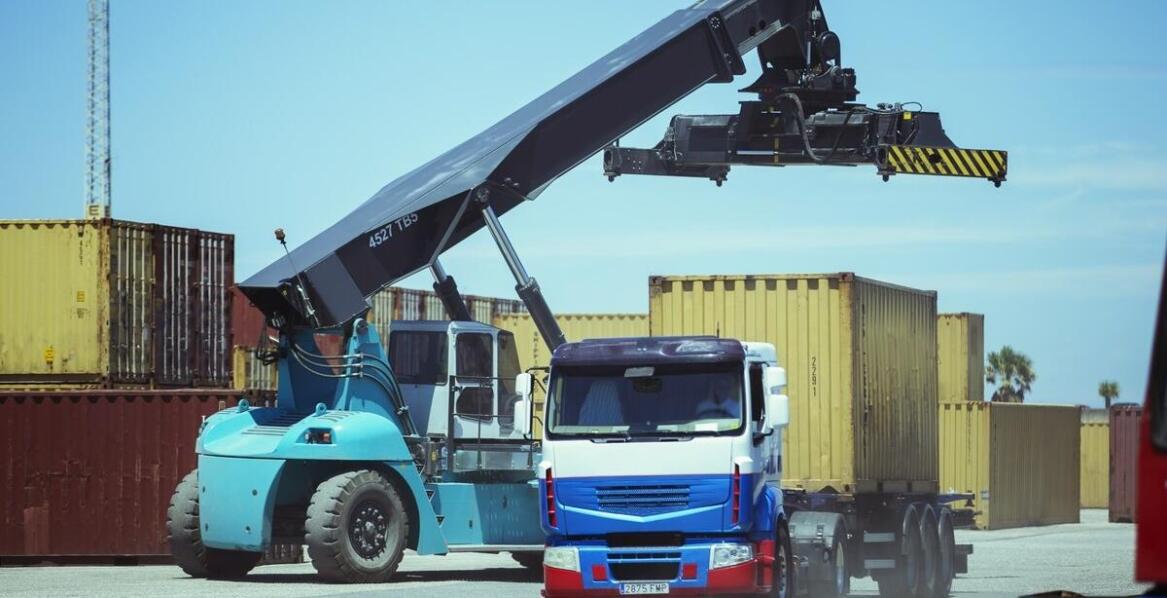 Jakie innowacje wpływają na rozwój bramowych kontenerów?