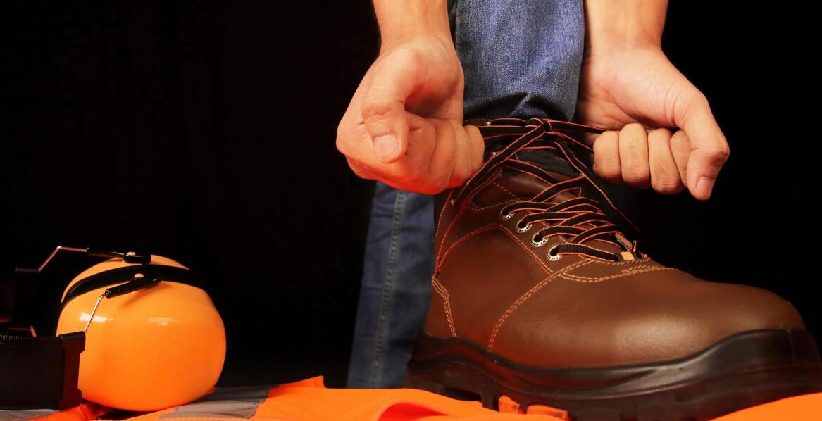 Odporne na przebicia obuwie robocze – gdzie sprawdzi się najlepiej?