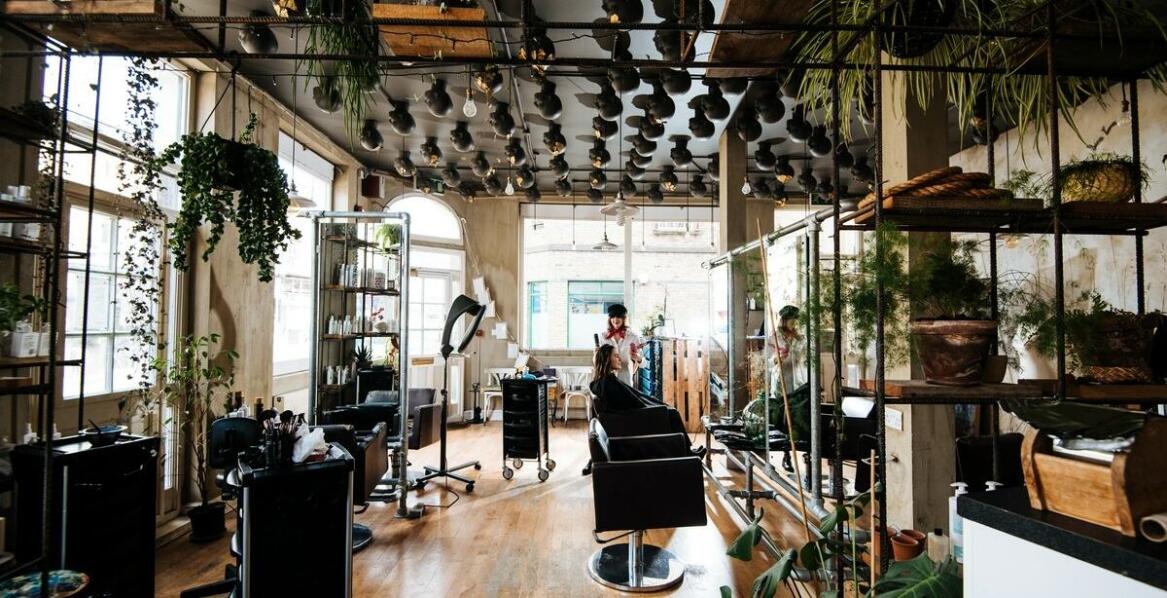 Praktyczne zastosowanie mobilnych urządzeń do badania skóry w fryzjerskich salonach