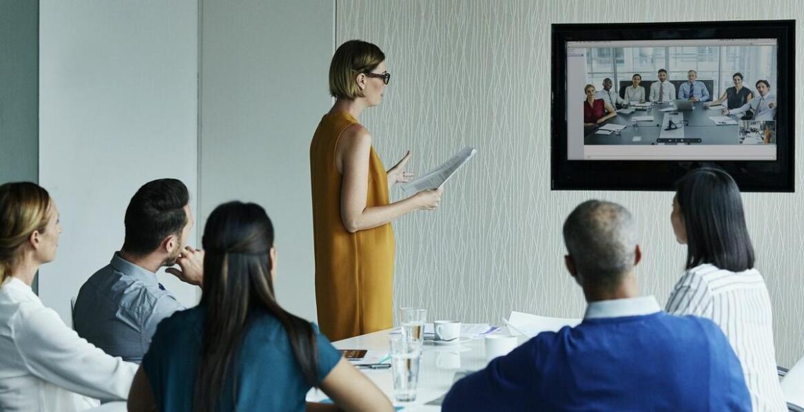 Zdalna współpraca z podatkowym doradcą w Warszawie: zalety i możliwości