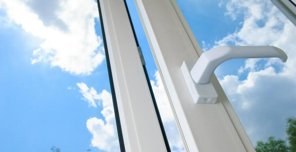 Jak nowoczesne technologie uszczelniające wpływają na trwałość PCV okien?