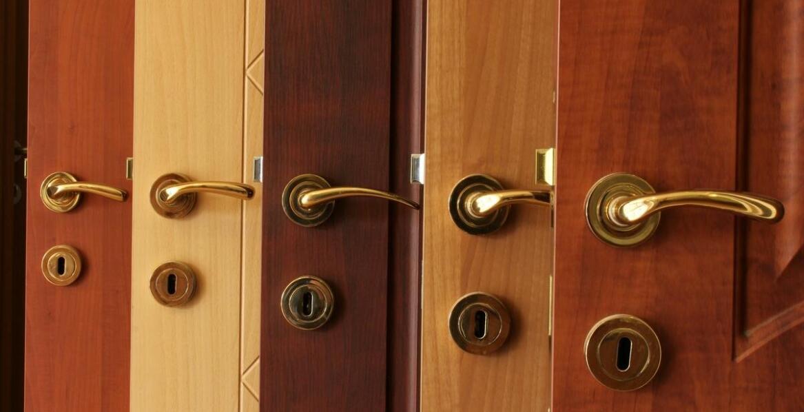 Jakie kłódki najlepiej sprawdzają się w miejscach publicznych?