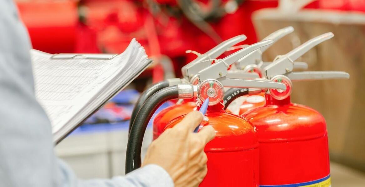 Szkolenie z użycia gaśnic a ochrona środowiska: Dlaczego warto?