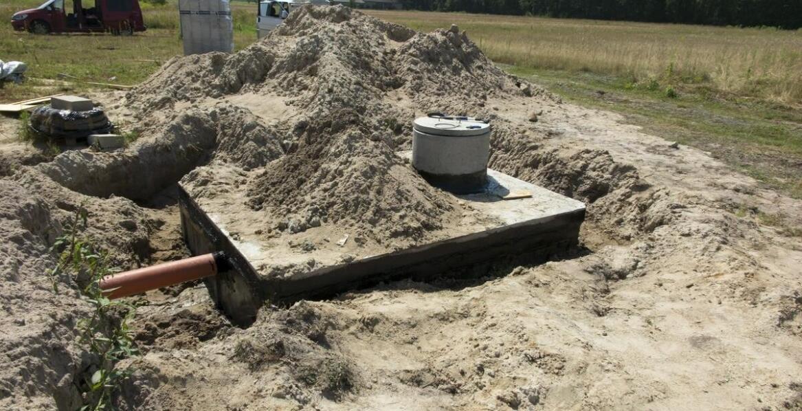 Montaż zbiorników do szamb – jak zapewnić trwałość i niezawodność?