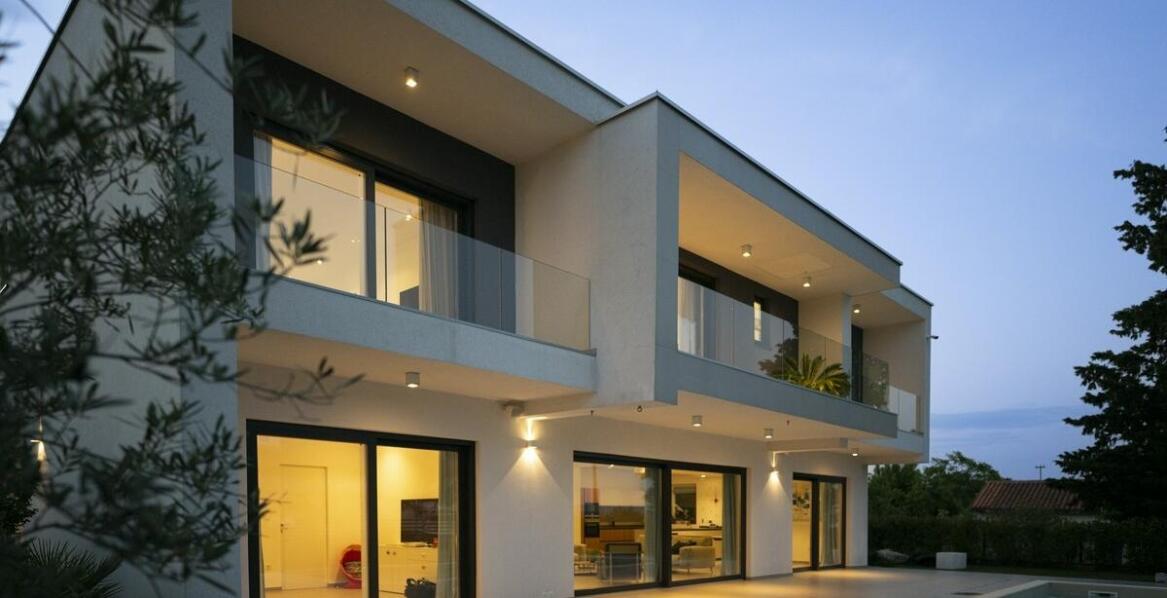 Jakie są zalety zakupu domku na sprzedaż w Chorwacji z widokiem na morze?