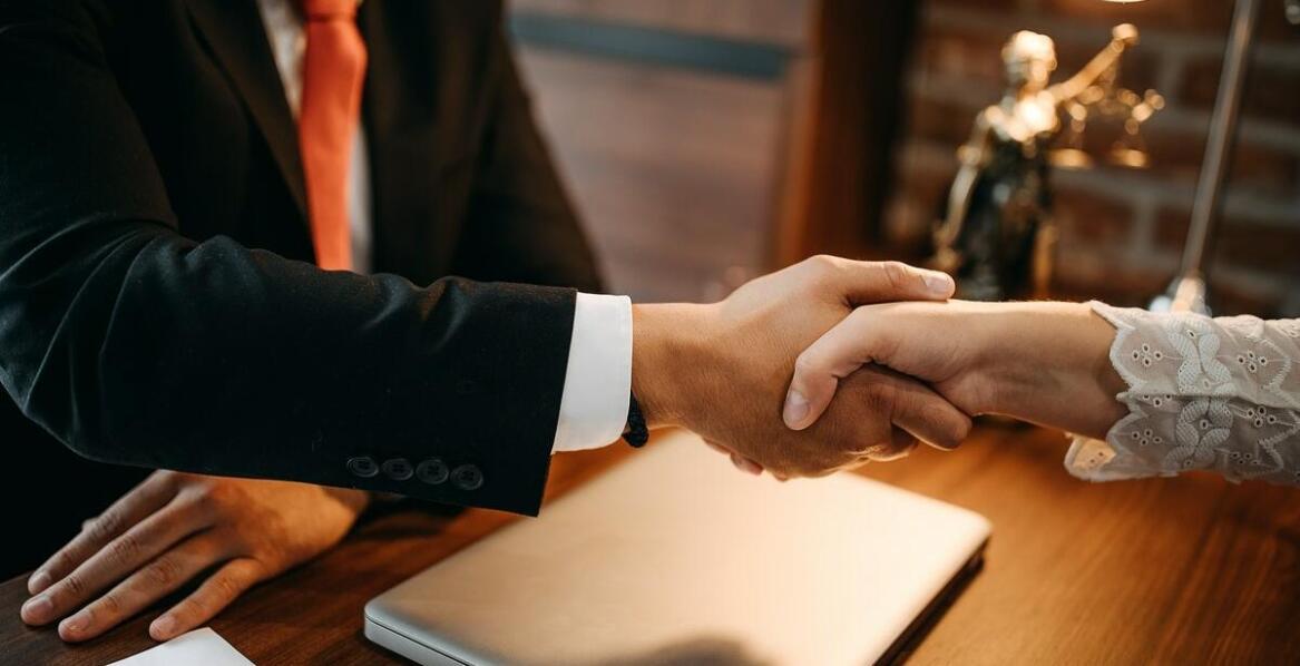 Jak prawna kancelaria wspiera indywidualnych klientów w sprawach odszkodowawczych?