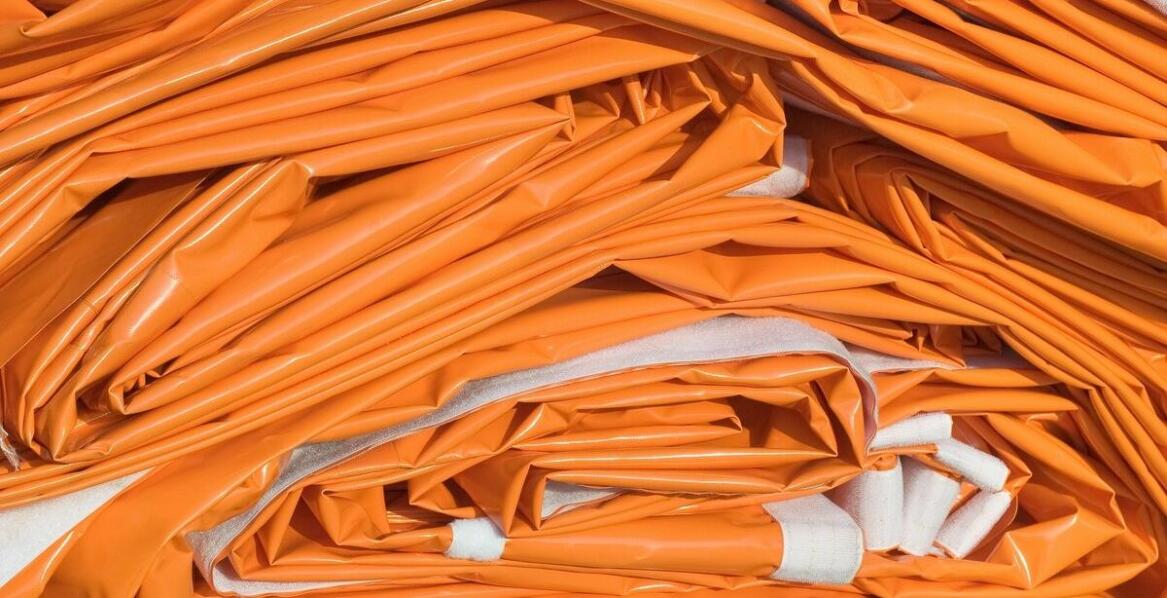 Jakie są najnowsze innowacje w projektowaniu plandek na wymiarze?