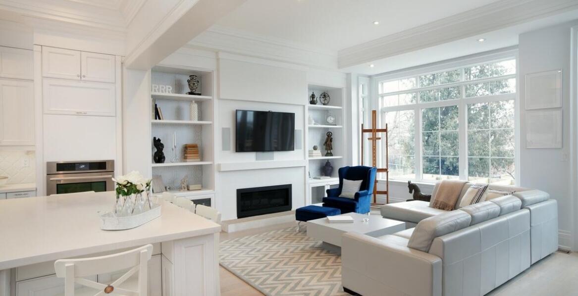 Marmur w kominkach – jak wpływa na estetykę wnętrz?