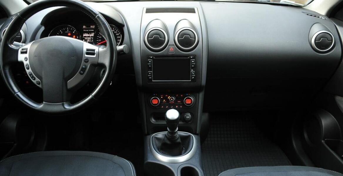 Jakie funkcje pełnią elektryczne kostki samochodowe w systemach GPS?