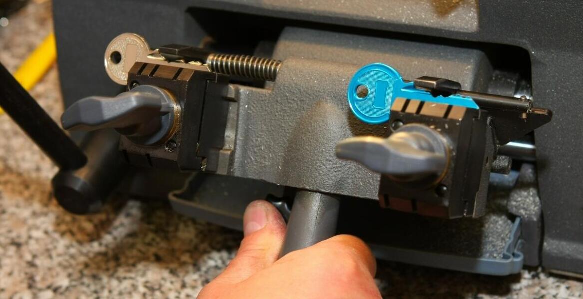 Jakie są najważniejsze cechy profesjonalnego dorabiania samochodowych kluczy?