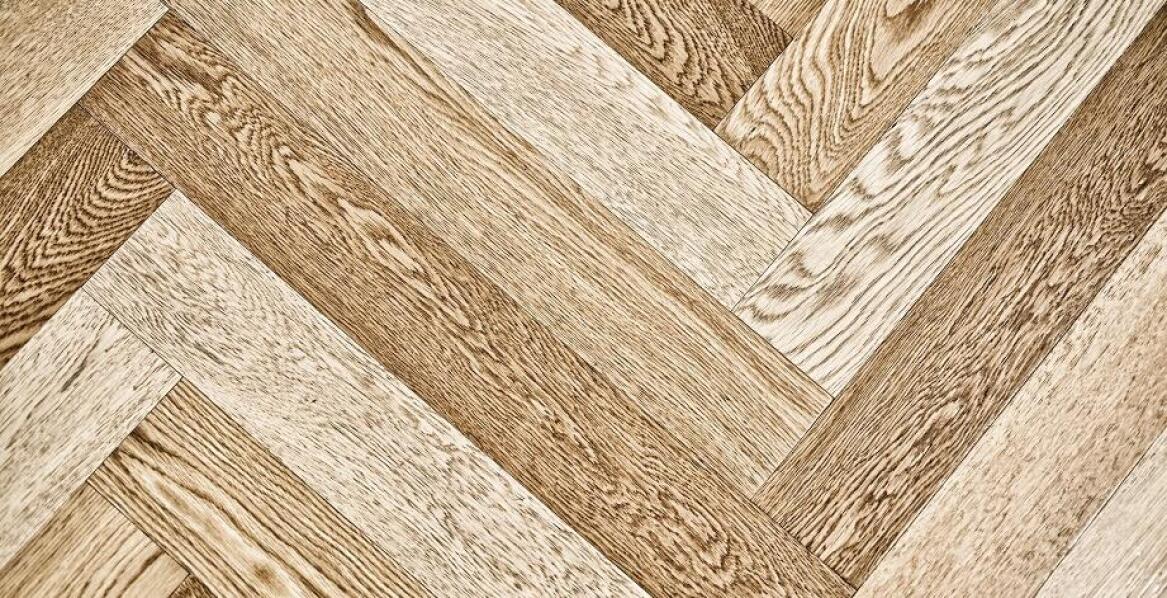 Jak jodełkowe panele mogą podkreślić charakter wnętrza?