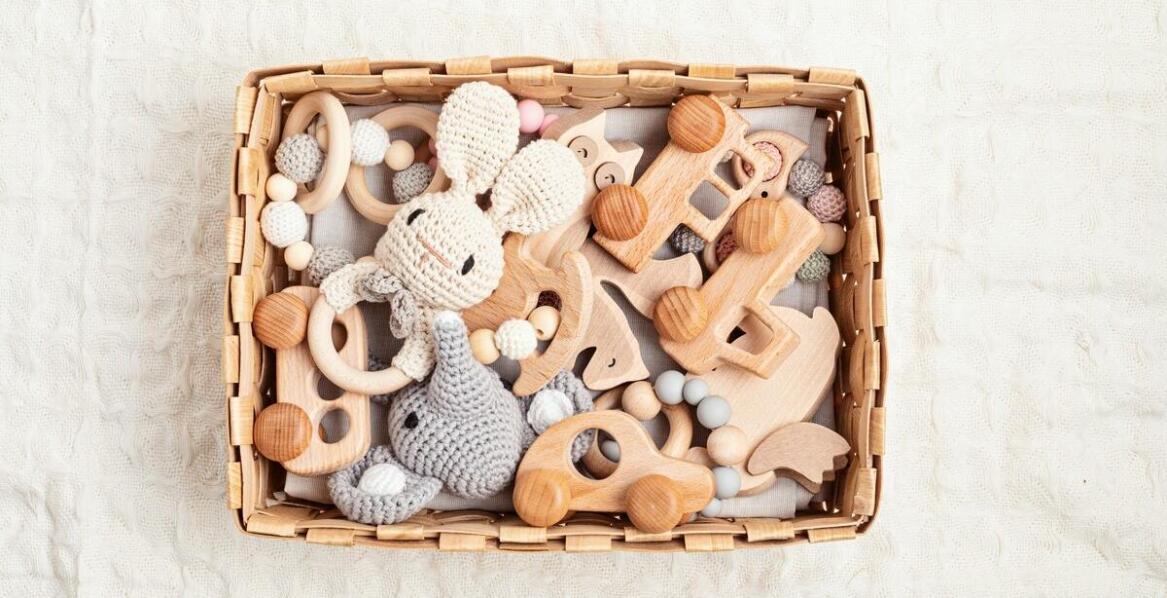 Kosze z haftem na zabawki – jak nadać im indywidualny charakter?