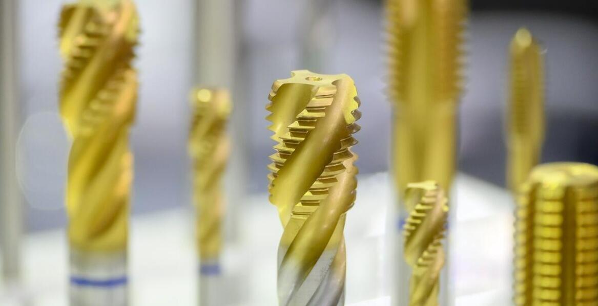 Wpływ szybkotnącej stali na innowacyjność w produkcji skrawających narzędzi