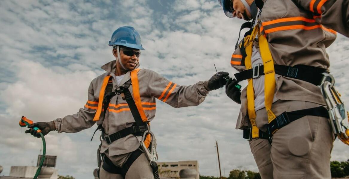 Jak dostosować ofertę spadochronowych skoków do indywidualnych potrzeb klienta?