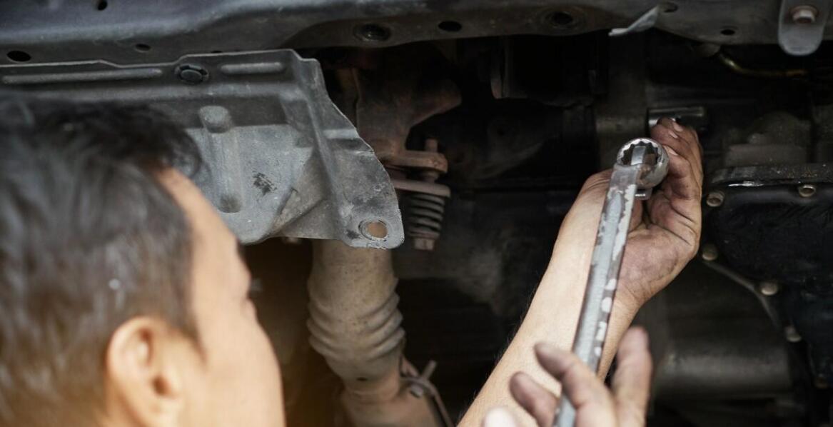 Znaczenie regularnych przeglądów układów wydechowych w kontekście naprawy auta
