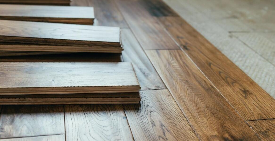 Wpływ wizualnej klasy na wybór orzechowego parkietu