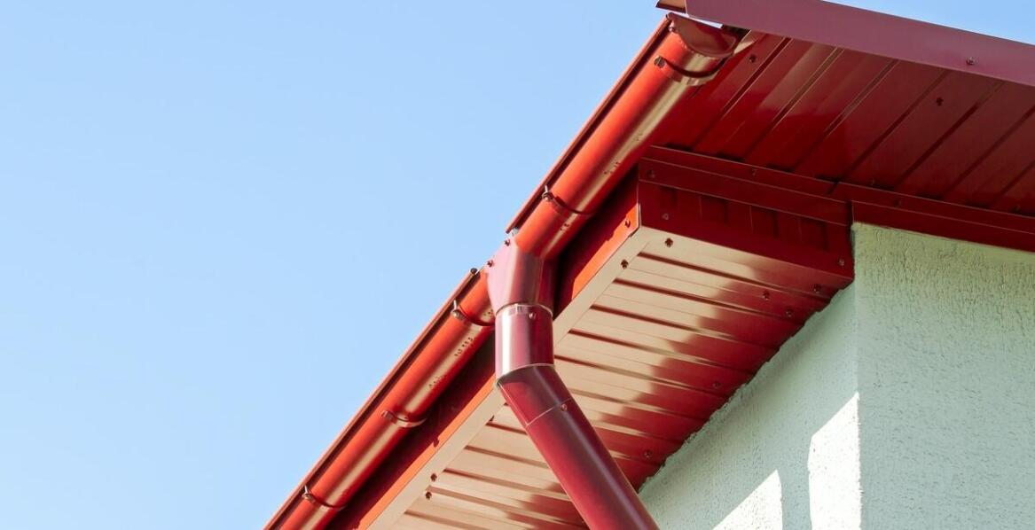 Nowoczesne systemy rynnowe – dlaczego warto je zamontować na dachu?