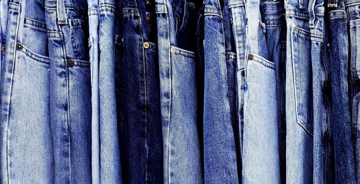 Dlaczego warto wybrać jeansy cross z wysokim stanem?