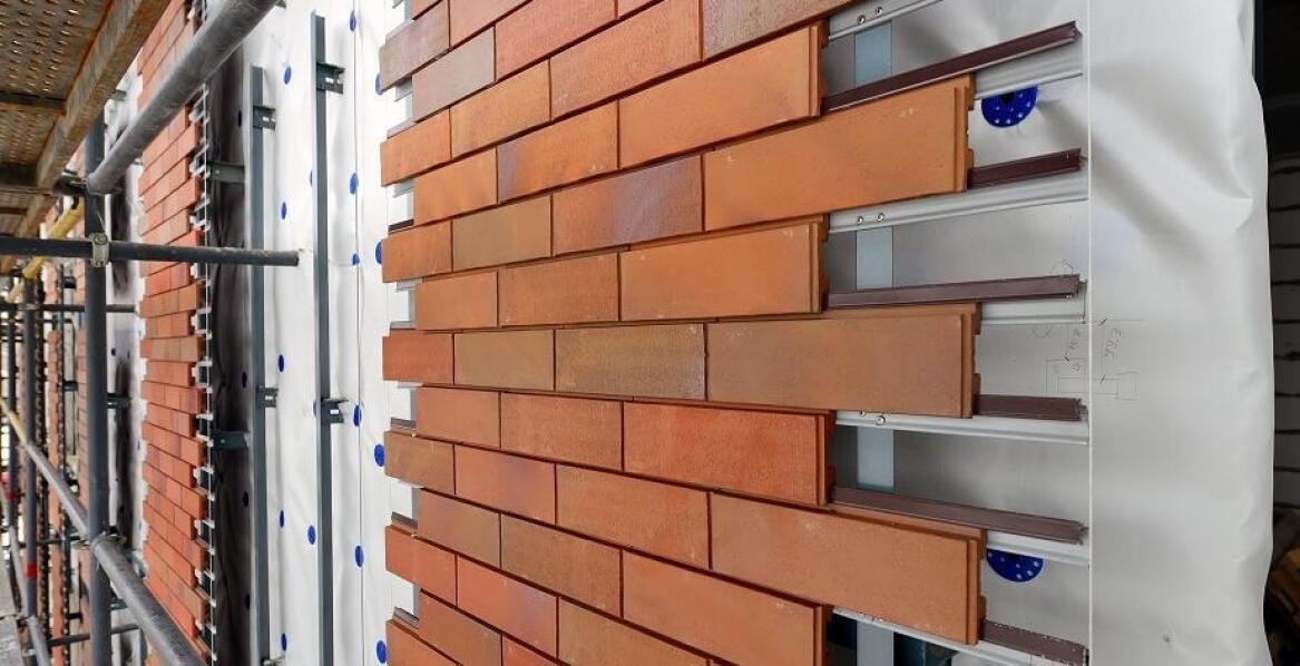 Ozdobna elewacja – porównanie różnych tekstur i ich zastosowania