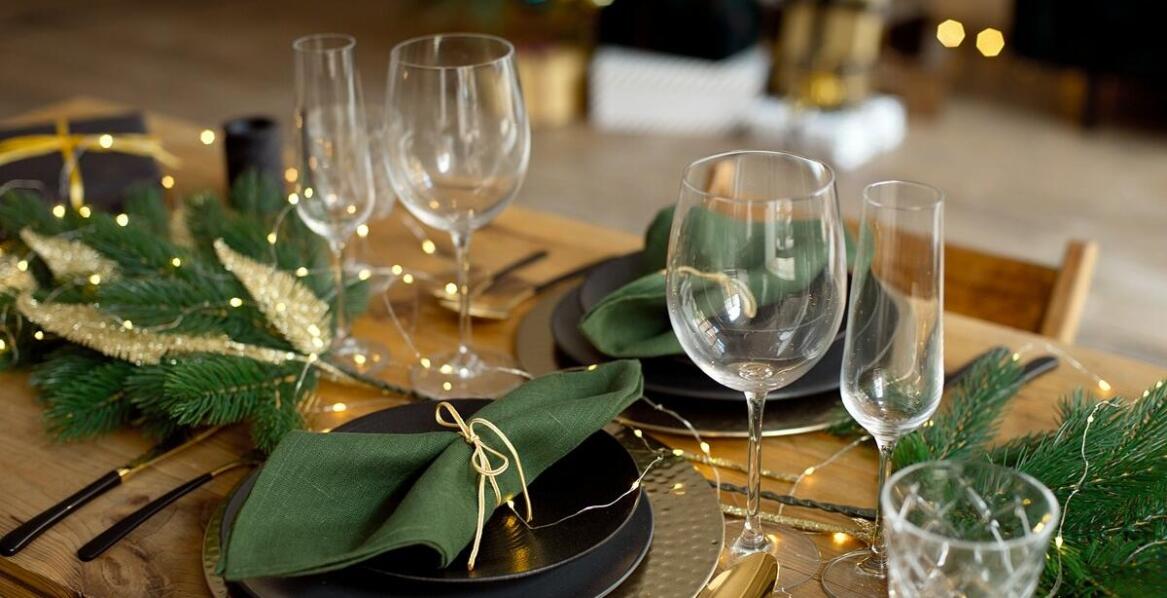 Praktyczne wskazówki dotyczące użycia grubego sznura jutowego w dekoracjach stołów