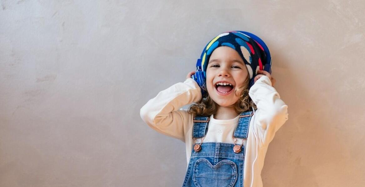 Trendy w dziecięcej modzie: popularność pilotek czapek