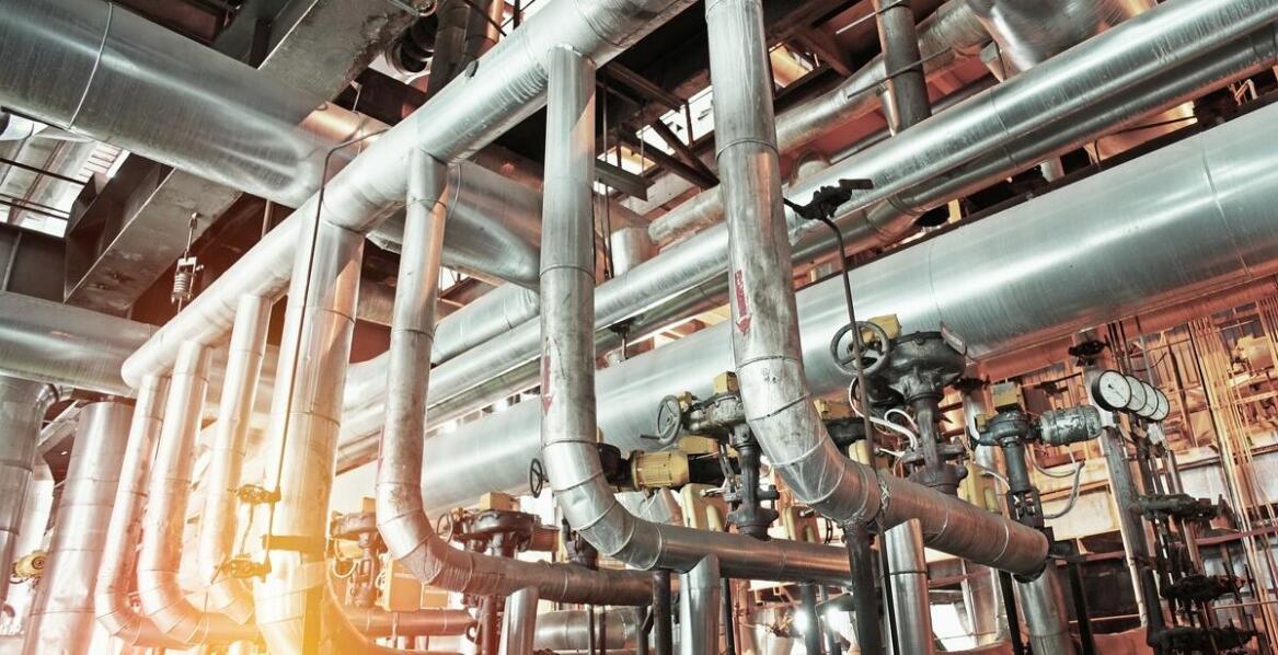 Wpływ gumowych kolanek na wydajność przepływu mediów w rurociągach