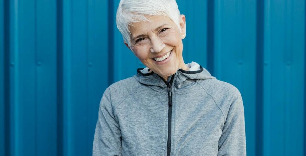 Jakie są kluczowe cechy dobrej rozpinanej damskiej bluzy dresowej?