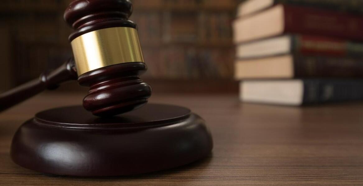 Komornik sądowy: znaczenie nadzoru nad dobrowolnymi licytacjami