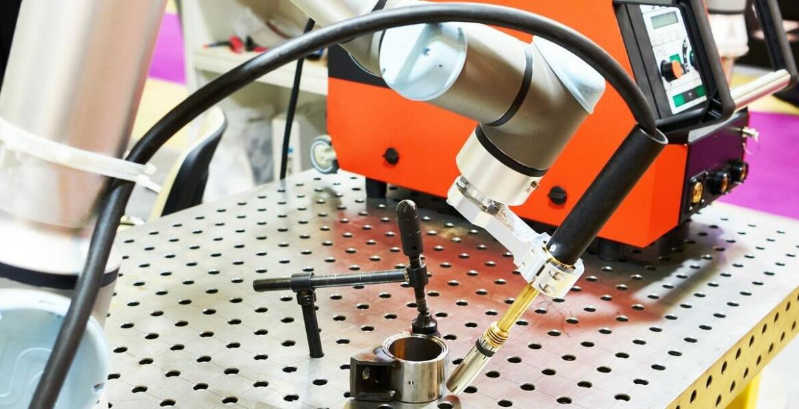 Jakie korzyści daje zastosowanie spawalniczych profesjonalnych uchwytów?