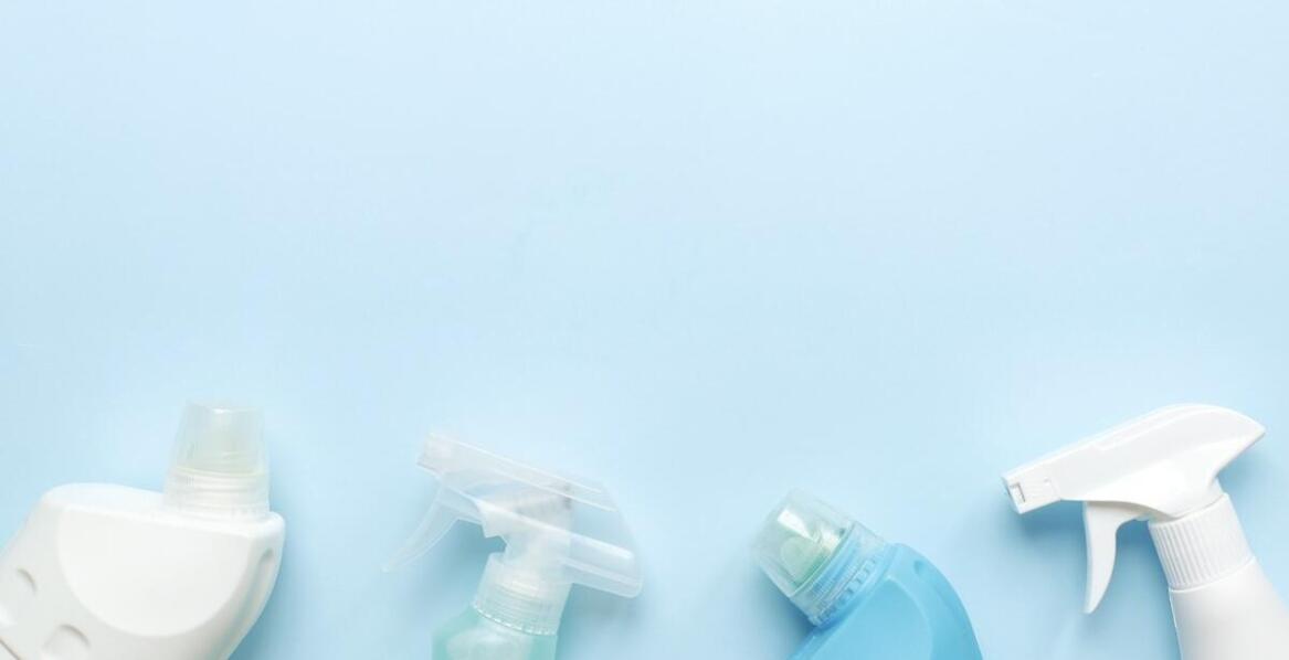 Rekomendacje dotyczące środków do usuwania kleju po taśmie z parkietów