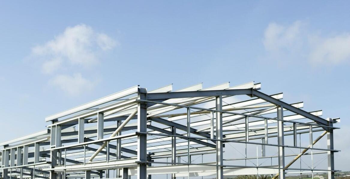 Jakie adaptacyjne możliwości oferują stalowe hale z demontażu?