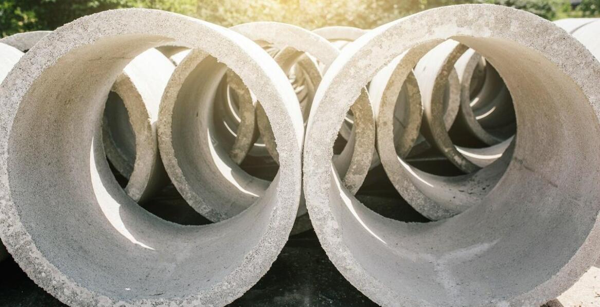 Wpływ materiałów na trwałość okrągłych słupków betonowych