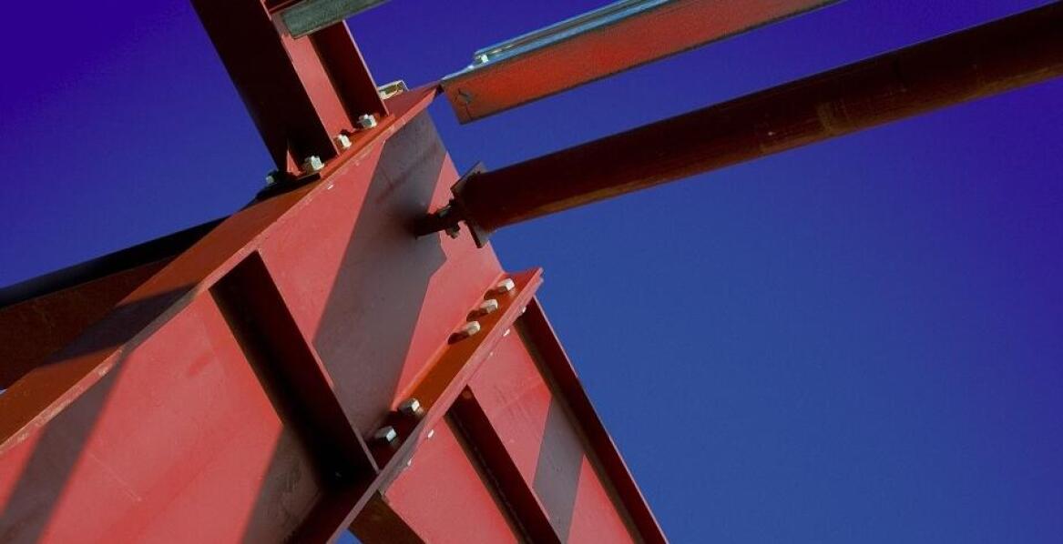 Zabezpieczenie stalowych konstrukcji podczas transportu dzięki usługom HDS