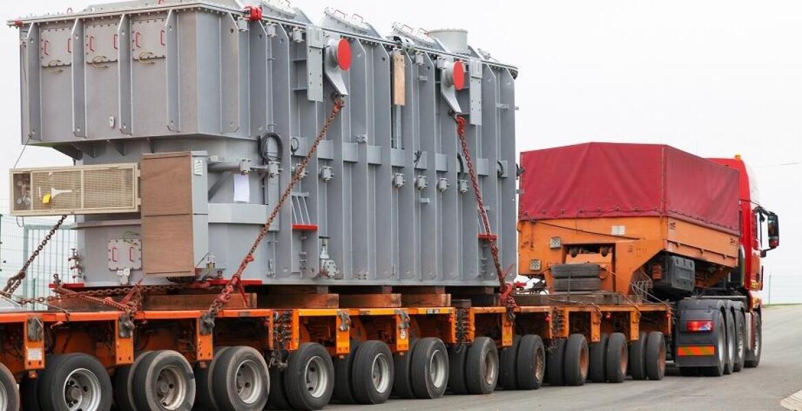 Jak efektywne zarządzanie ryzykiem wpływa na specjalistyczny transport?