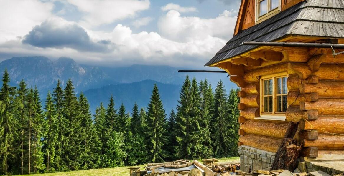 Jak przygotować projekt ocieplenia domu z bali, aby zmaksymalizować oszczędności energii?