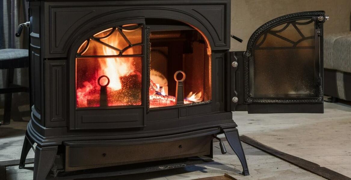 Jakie są zalety stosowania żeliwnych rusztów do pieca kaflowego o wymiarze 32 cm?