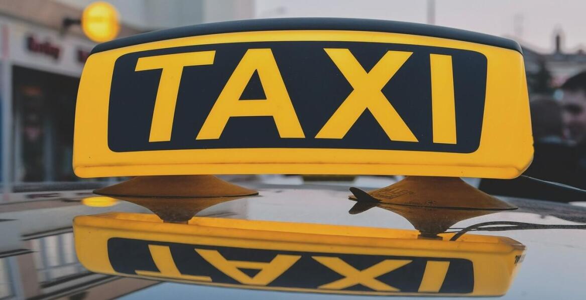 Dlaczego warto korzystać z usługi taxi na zakupy przez telefon podczas choroby?