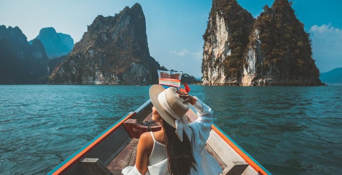 Jak buty Krystad wpisują się w ofertę dla seniorów biura podróży?