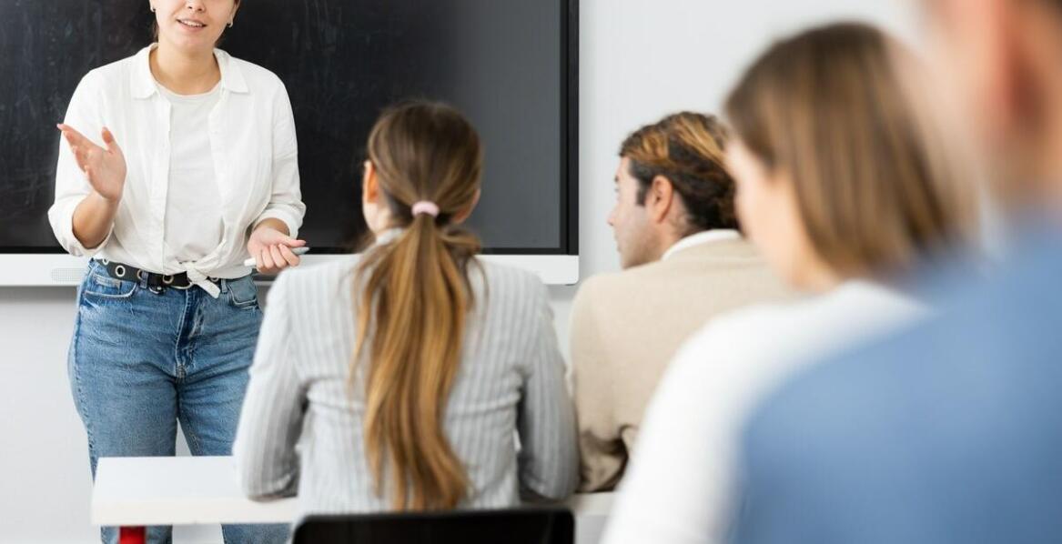 Wpływ szkoleń na rozwój umiejętności interpersonalnych w pracy higienistki stomatologicznej