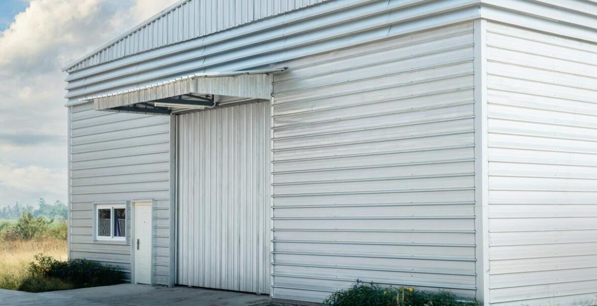 Jakie korzyści przynoszą stalowe hale w rolnictwie?