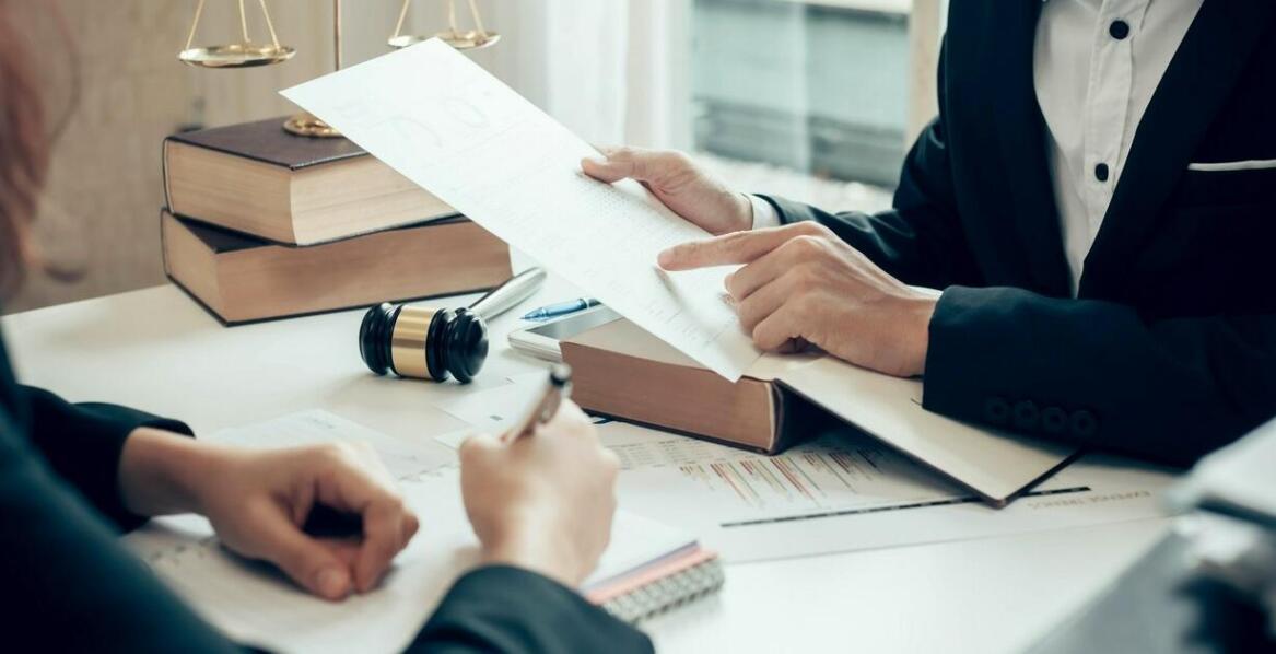 Reprezentacja w gospodarczych sprawach karnych: jak adwokat może pomóc?