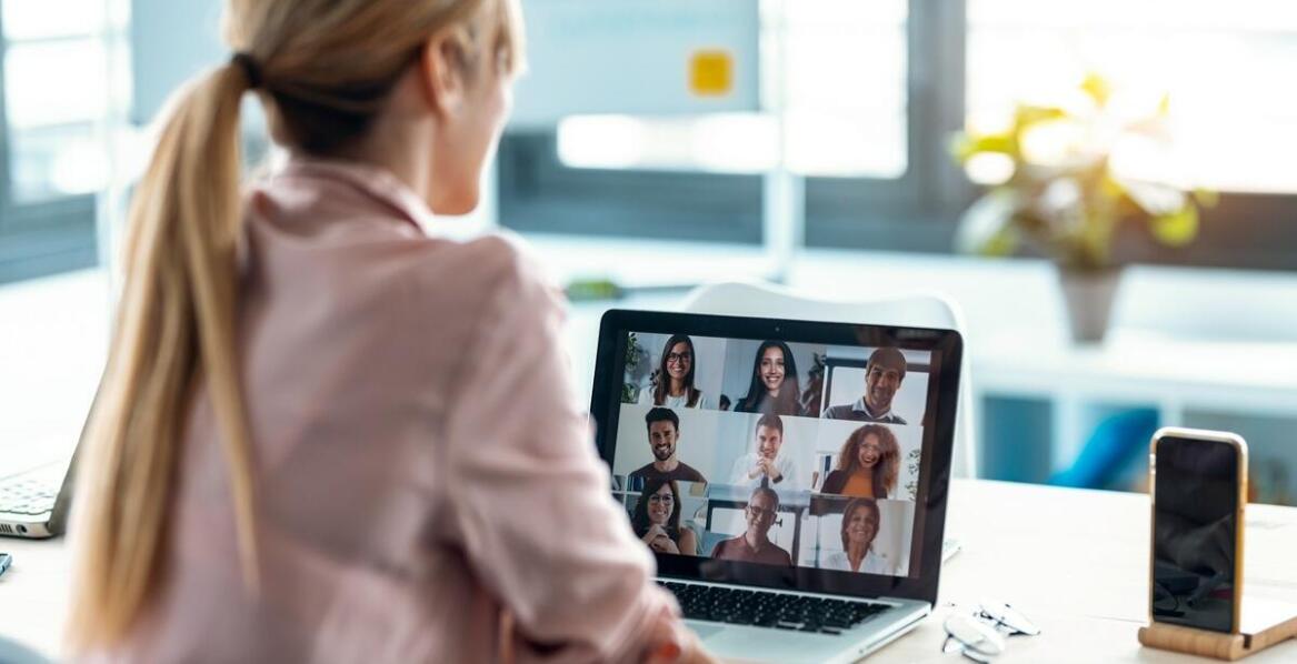 Kursy online BHP: Jak wprowadzić elastyczność w edukacji pracowników?