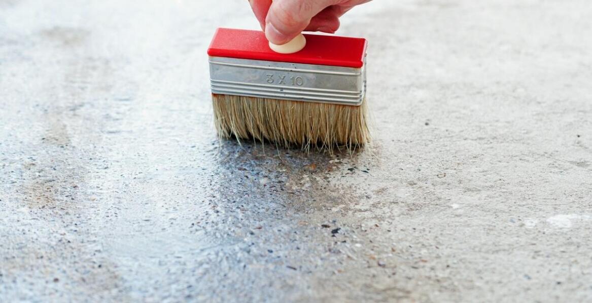 Jakie są zalety usuwania mas i klejów z powierzchni betonowej?