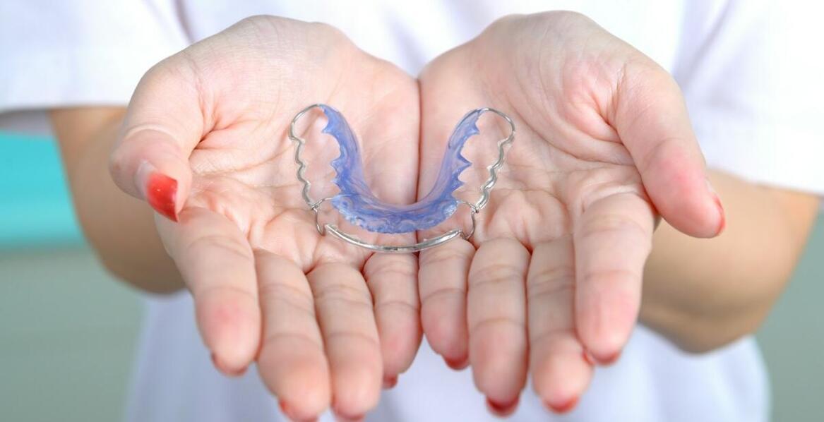 Jakie są kluczowe cechy skutecznych nakładek do zaciskania zębów?