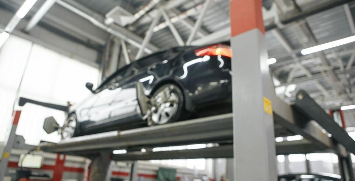 Jakie techniczne parametry są kluczowe przy wyborze samochodowego podnośnika?